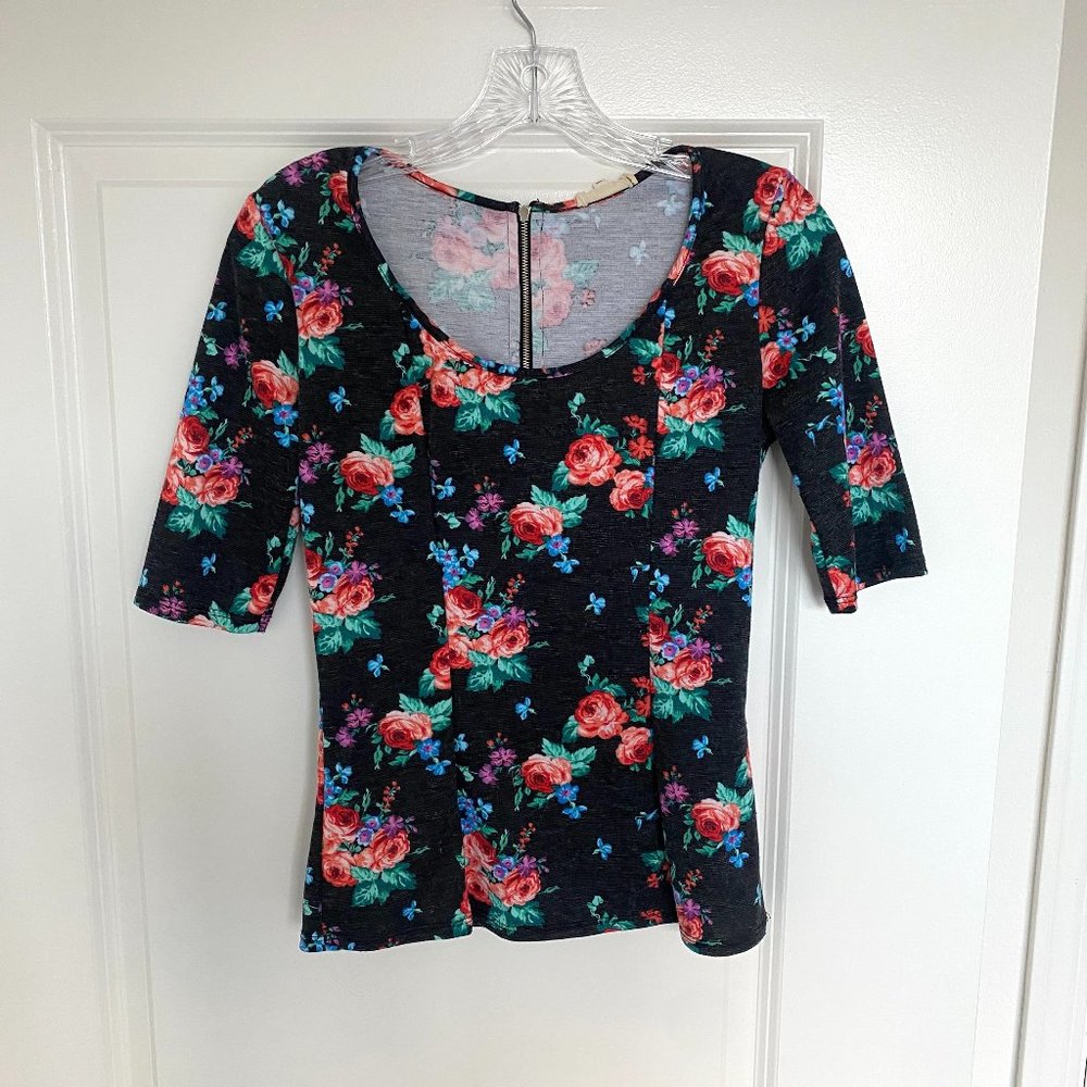 Floral Quarter Sleeve Accent Top
